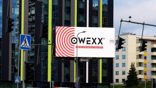 OWEXX LED lauko ekranų tinklas: strateginės ekranų vietos prie prekybos ir verslo centrų