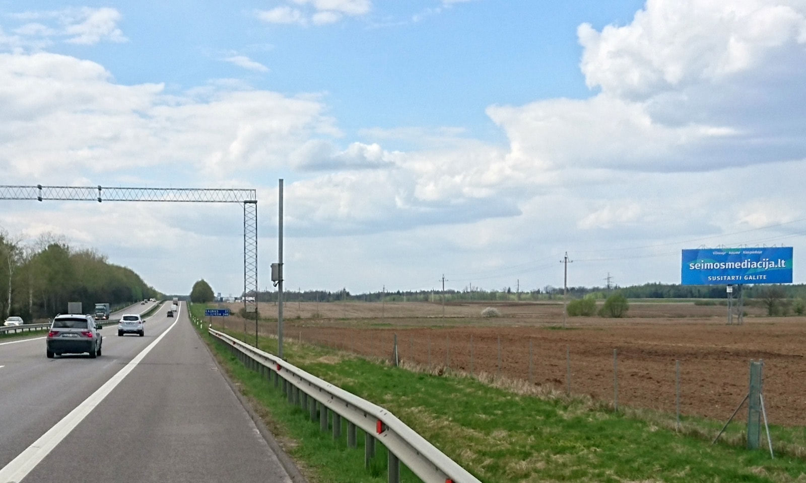 Magistralinis stendas 65 km nuo Vilniaus, netoli Baniškių (A pusė) — Reklamos stendas Pagrindiniai keliai
