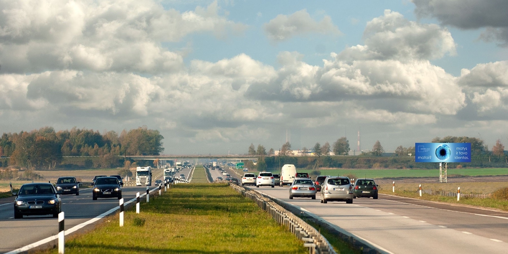 Autobahn A1, Kaunas – Klaipėda (rechte Seite), 297 km von Vilnius entfernt — Werbeständer Pagrindiniai keliai