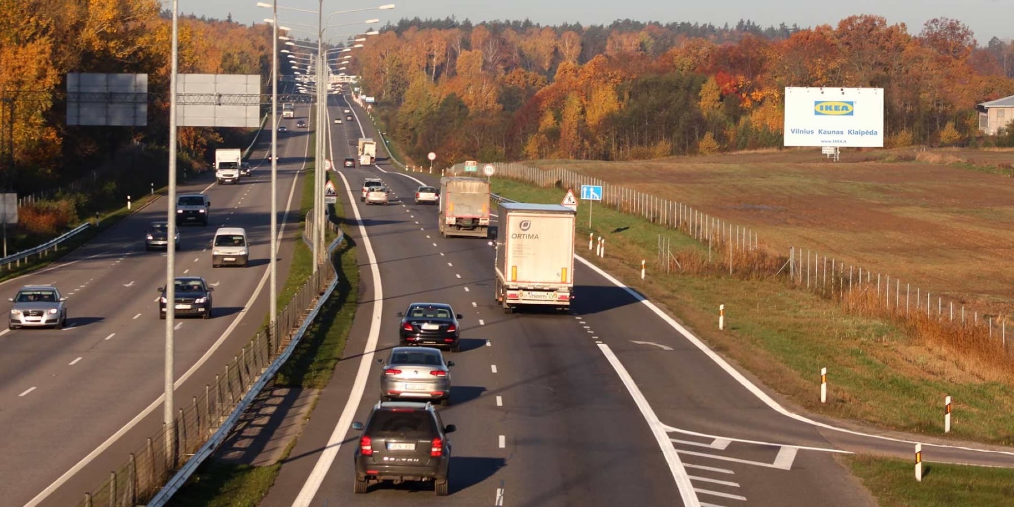 A1 motorway, Kaunas - Vilnius, 80 km from Vilnius — Advertising stand Pagrindiniai keliai