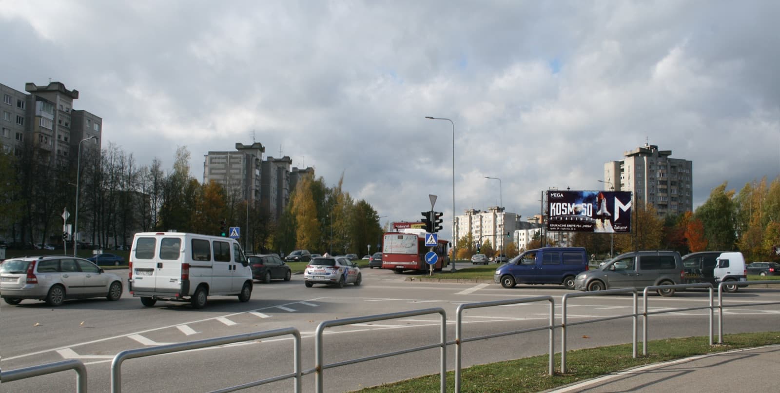 Reklameplakat ved Baltų pr. og Rasytės g. kryds, Kaunas (B-side) — Reklamos stendas Kaunas