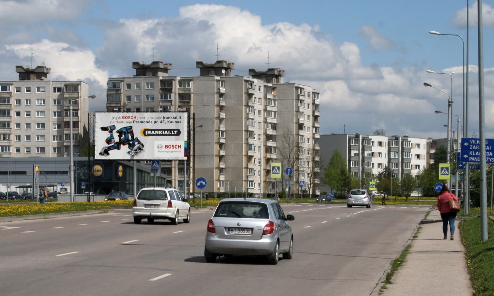 Reklameplakat ved Baltų pr. og Žemaičių pl. kryds, Kaunas (A-side) — Reklamos stendas Kaunas