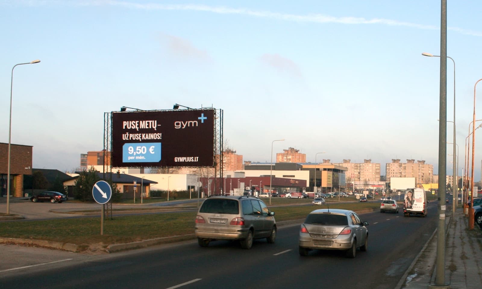 Panou publicitar Baltų pr., lângă centrul comercial "BALTAI", Kaunas (partea A) — Panou publicitar Kaunas