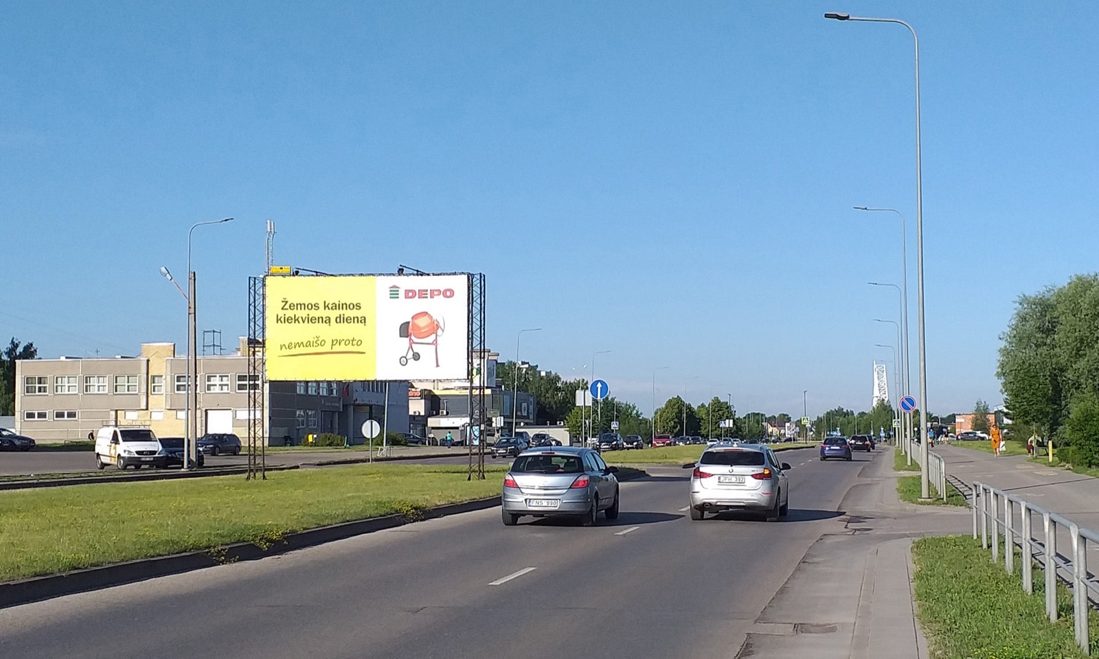 Reklamos stendas Baltų pr, prie PC "BALTAI", Kaunas (B pusė) — Reklamos stendas Kaunas