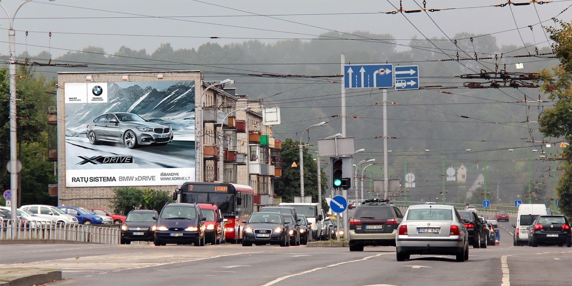 Reklamos stendas Čiurlionio g., šalia geležinkelio stoties ir turgaus, link centro, Kaunas — Reklamos stendas Kaunas