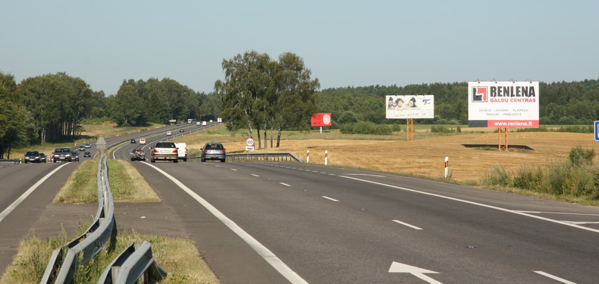 Kaunas - Vilnius, 55,8 km til Vilnius (venstre side) — Reklamestander Pagrindiniai keliai