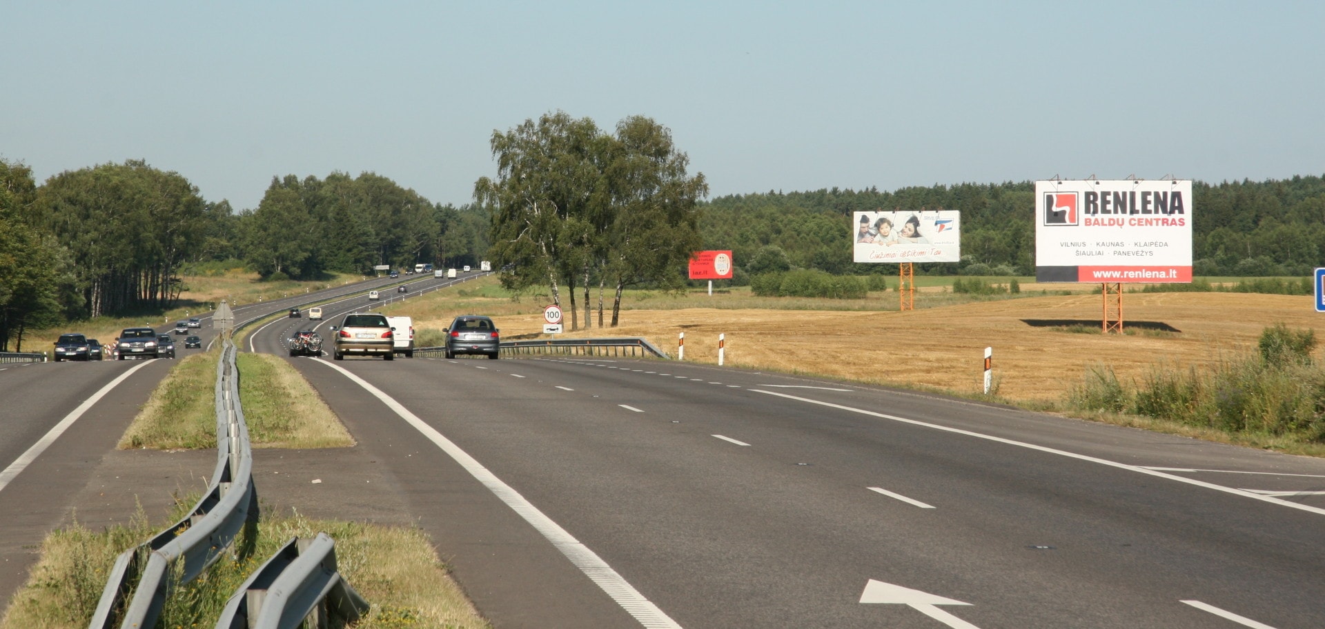 Kaunas - Vilnius, 55,8 km iki Vilniaus (kairėje pusėje) — Reklamos stendas Pagrindiniai keliai