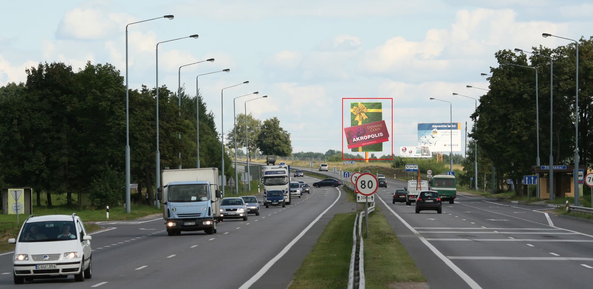 Kaunas–Viļņa, 60,05 km līdz Viļņai (labajā pusē) — Reklāmas stends Pagrindiniai keliai