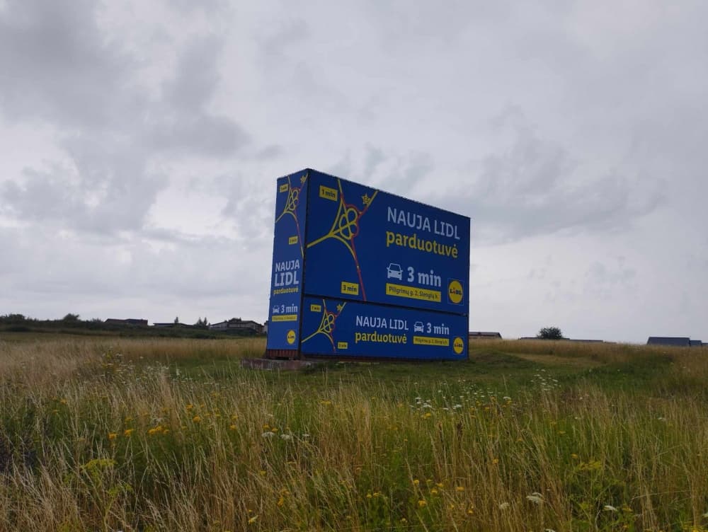 Reklameboard Klaipėda – Palanga (5 km), PC Ermitažas (B-side) — Reklamos stendas Klaipėda