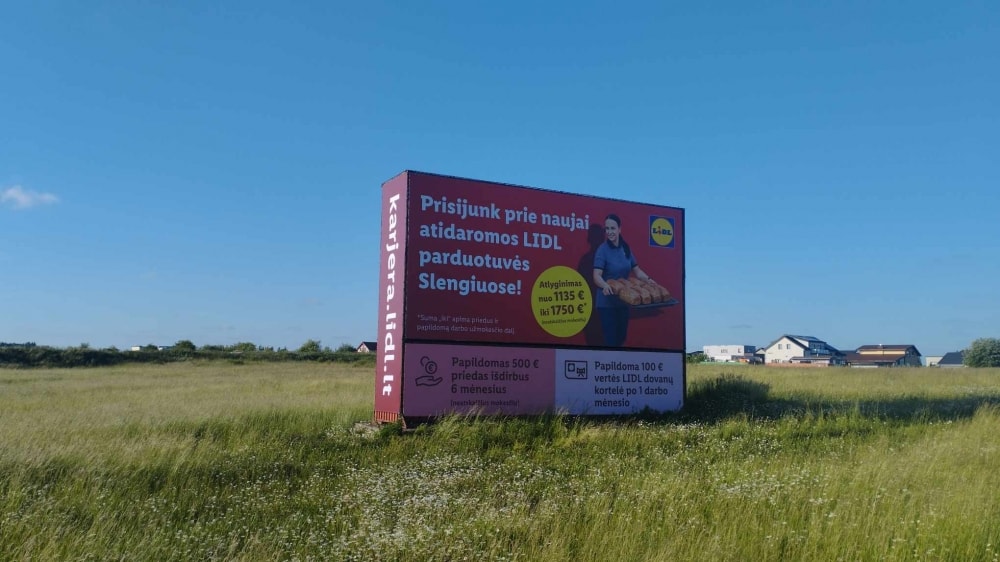 Reklamos stendas Klaipėda – Palanga (5 km) , PC Ermitažas (B pusė) — Reklamos stendas Klaipėda