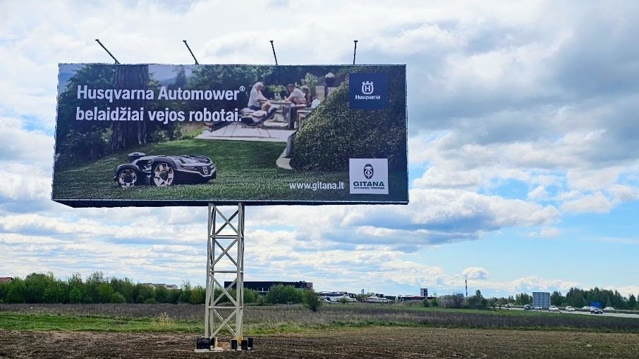 Reklamos stendas Klaipėda - Palanga (Ginduliai) (A pusė) — Reklamos stendas Klaipėda