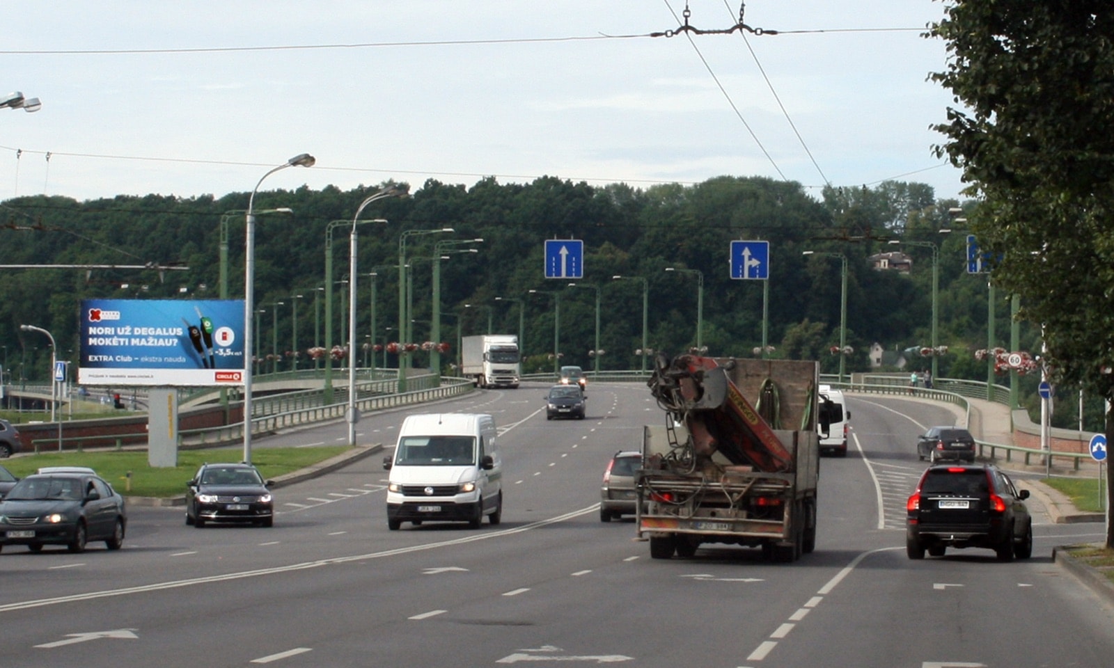 Reklamos stendas M.K.Čiurlionio g. ir Kaunakiemio g. sankryža, netoli Kaunakiemio g. įvažos, Kaunas (A pusė) — Reklamos stendas Kaunas