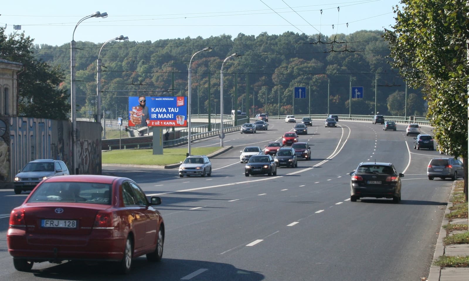 Reklaamitahvel M.K.Čiurlionio tänava ja Kaunakiemio tänava ristmik, Kaunakiemio tänava sissesõidu lähedal, Kaunas (A-pool) — Reklamos stendas Kaunas