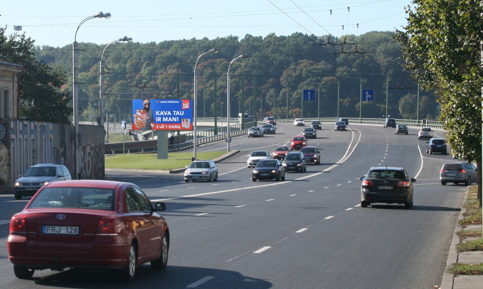 Reklamos stendas M.K.Čiurlionio g. ir Kaunakiemio g. sankryža, netoli Kaunakiemio g. įvažos, Kaunas (A pusė) — Reklamos stendas Kaunas