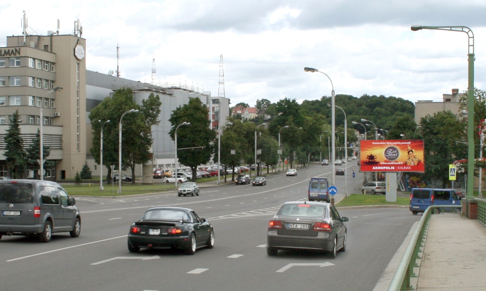 Reklamos stendas M.K.Čiurlionio g. ir Kaunakiemio g. sankryža, netoli Kaunakiemio g. įvažos, Kaunas (B pusė) — Reklamos stendas Kaunas