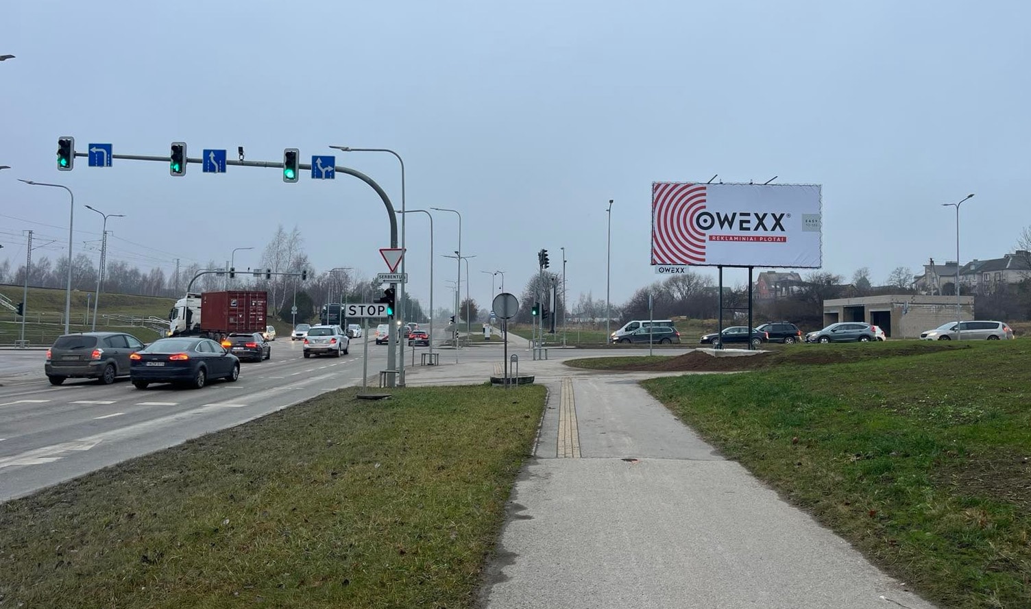 Reklamos stendas Dubijos g. ir Serbentų g. sankirta, Šiauliai (nuo Tilžės g.), Šiauliai — Reklamos stendas Šiauliai