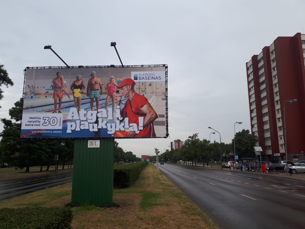 Reklamos stendas Taikos pr. 109, Klaipėda (B pusė) — Reklamos stendas Klaipėda