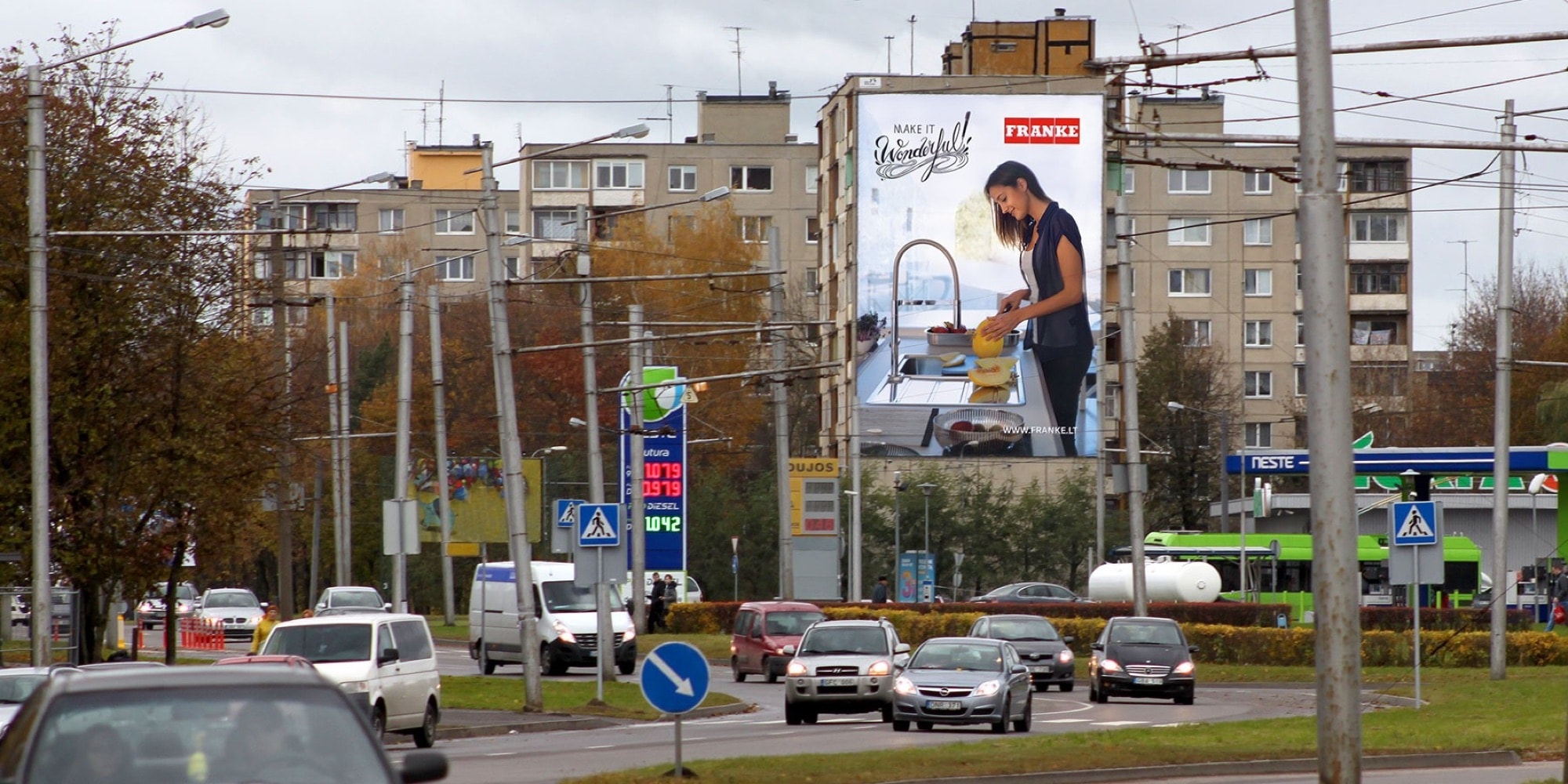 Reklamskylt Taikos pr. 79, Kaunas — Reklamställ Kaunas