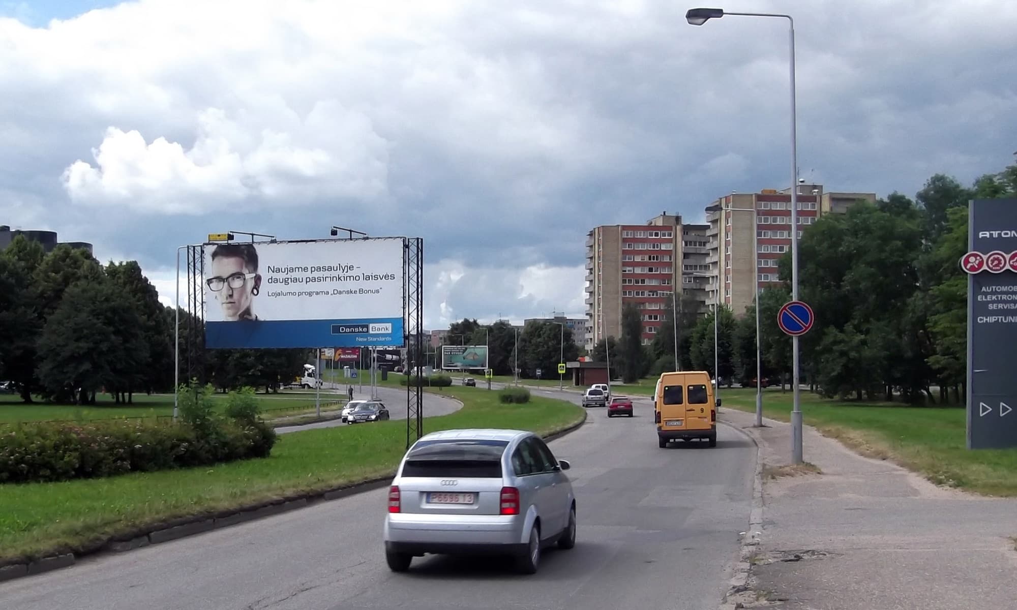 Reklameplakat ved Taikos pr., nær bygning nr. 127 ("MELGA"), Kaunas (A-side) — Reklamos stendas Kaunas