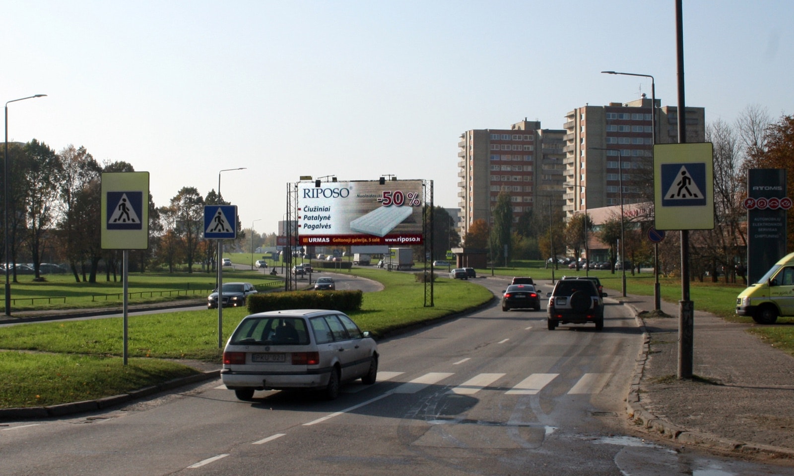 Reklamos stendas Taikos pr., prie pastato Nr. 127 ("MELGA"), Kaunas (A pusė) — Reklamos stendas Kaunas