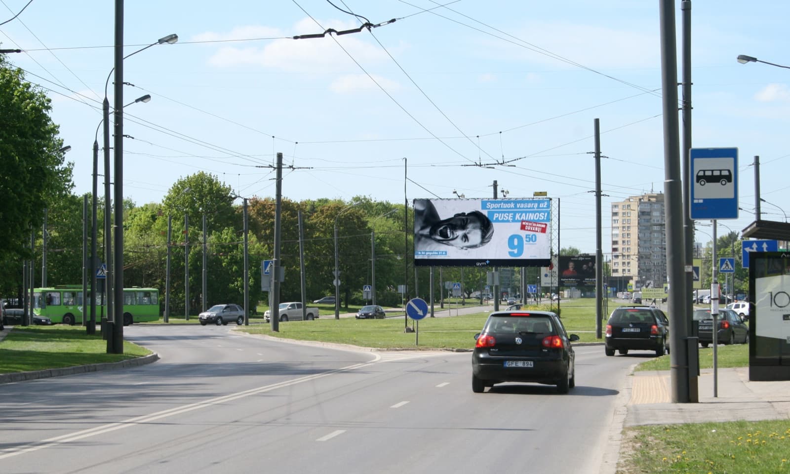 Reklamskylt på V.Krėvės pr., vid korsningen med Kovo 11-osios g. nära hus 51, Kaunas (sida A) — Reklamos stendas Kaunas