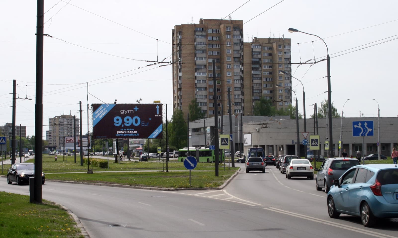 Reklamskylt på V.Krėvės pr., vid korsningen med Kovo 11-osios g. nära hus 51, Kaunas (sida A) — Reklamos stendas Kaunas