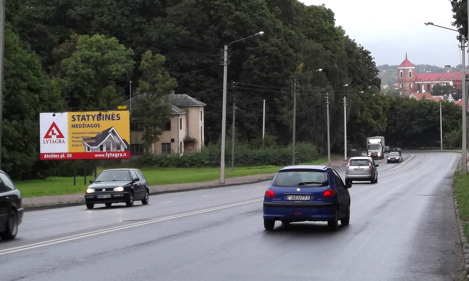 Reklameplakat Veiverių g., bakke, Kaunas (A-side) — Reklamestander Kaunas