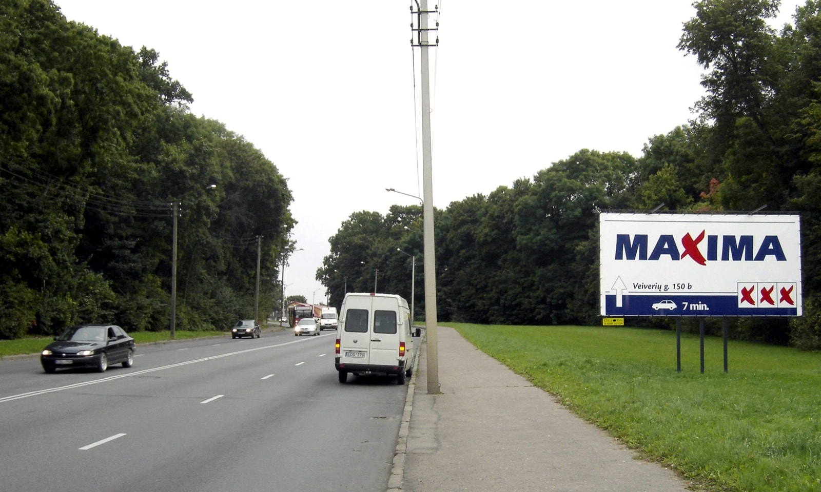 Reklamos stendas Veiverių g., įkalnė, Kaunas (B pusė) — Reklamos stendas Kaunas