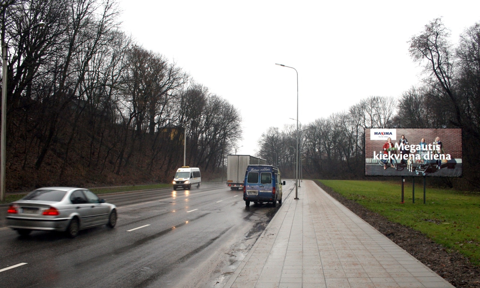 Reklamos stendas Veiverių g., įkalnė, Kaunas (B pusė) — Reklamos stendas Kaunas