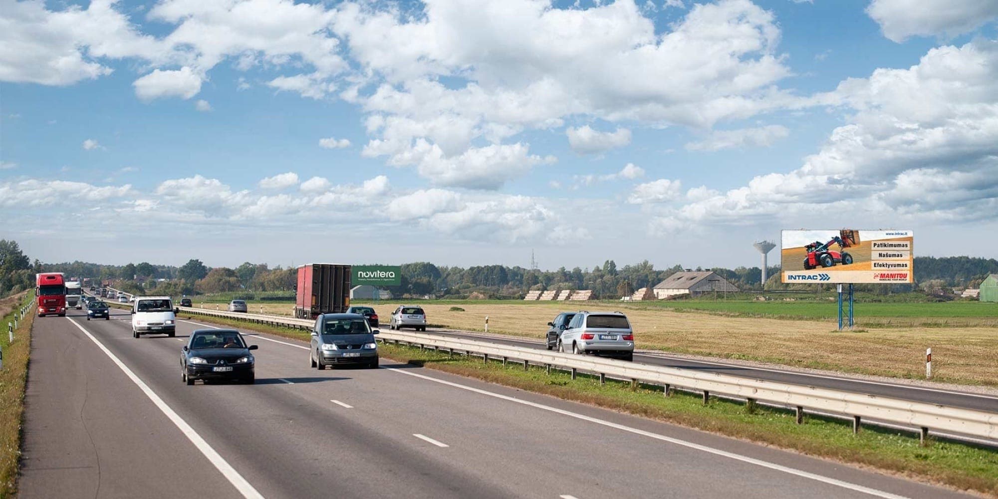 Reklamni pano na cesti Via Baltica, Marijampolė - Kaunas (desna stran), 2,5 km od Kaunasa