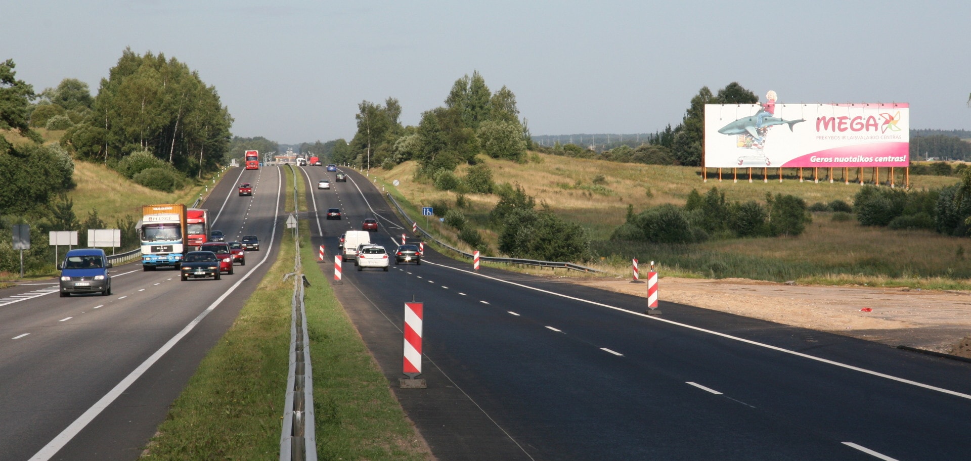 Vilnius - Kaunas, 46,4 km nuo Vilniaus (dešinėje pusėje) — Reklamos stendas Pagrindiniai keliai