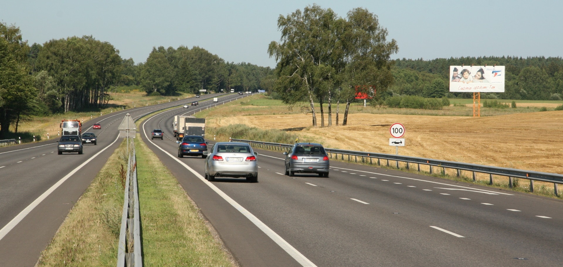 Vilnius - Kaunas, 55,5 km nuo Vilniaus (dešinėje pusėje) — Reklamos stendas Pagrindiniai keliai