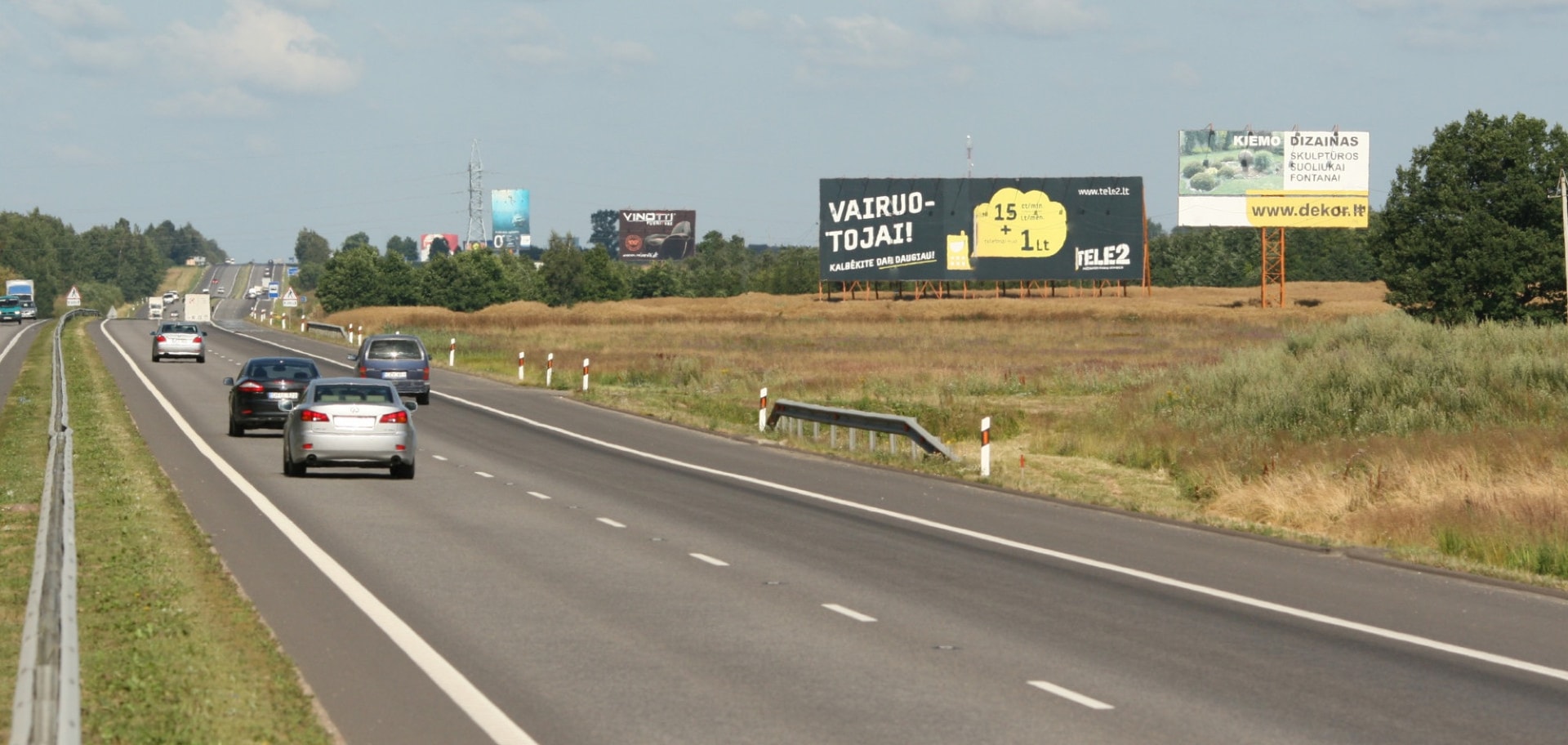 Vilnius - Kaunas, 67,5 km nuo Vilniaus (dešinėje pusėje) — Reklamos stendas Pagrindiniai keliai