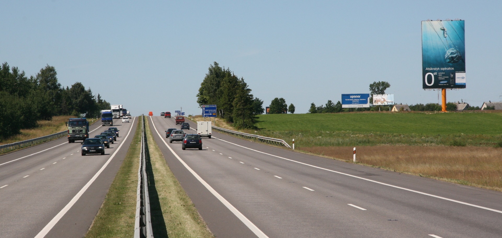 Vilnius - Kaunas, 69,6 km från Vilnius (på höger sida) — Reklamos stendas Pagrindiniai keliai
