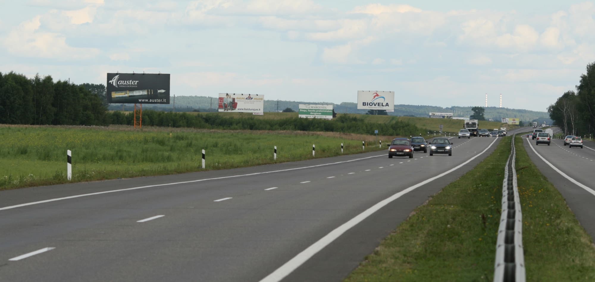 Reklamos stendas Vilnius - Kaunas, 73 km nuo Vilniaus (dešinėje pusėje)