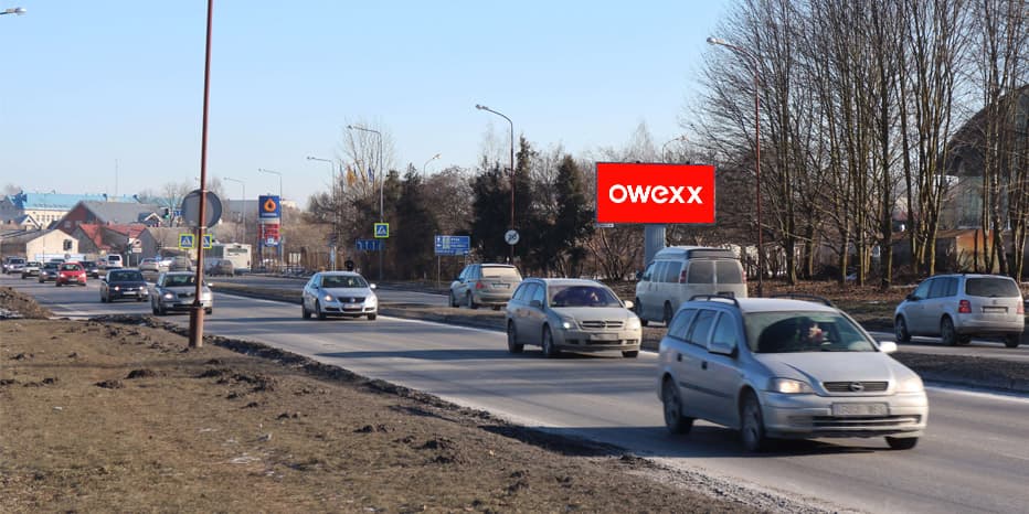 Reklameplakat ved Žemaitės g., over for tankstationen Uno X, Dubijos g. 18a, ved siden af tankstationen Statoil (fra den sydlige bydel), Šiauliai