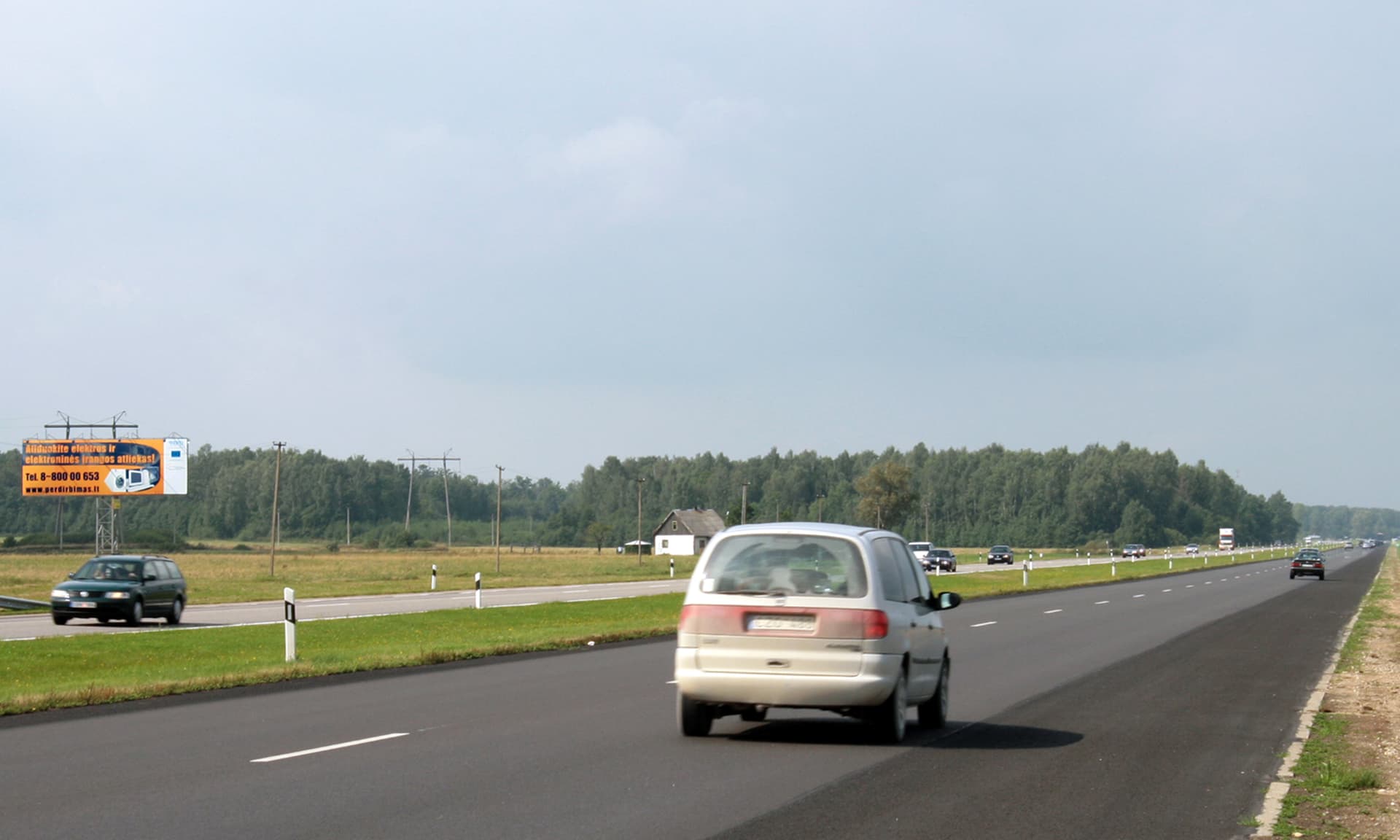 Panneau publicitaire Klaipėda - Kaunas - Vilnius, 133 km jusqu'à Vilnius (côté droit) — Panneau publicitaire Pagrindiniai keliai