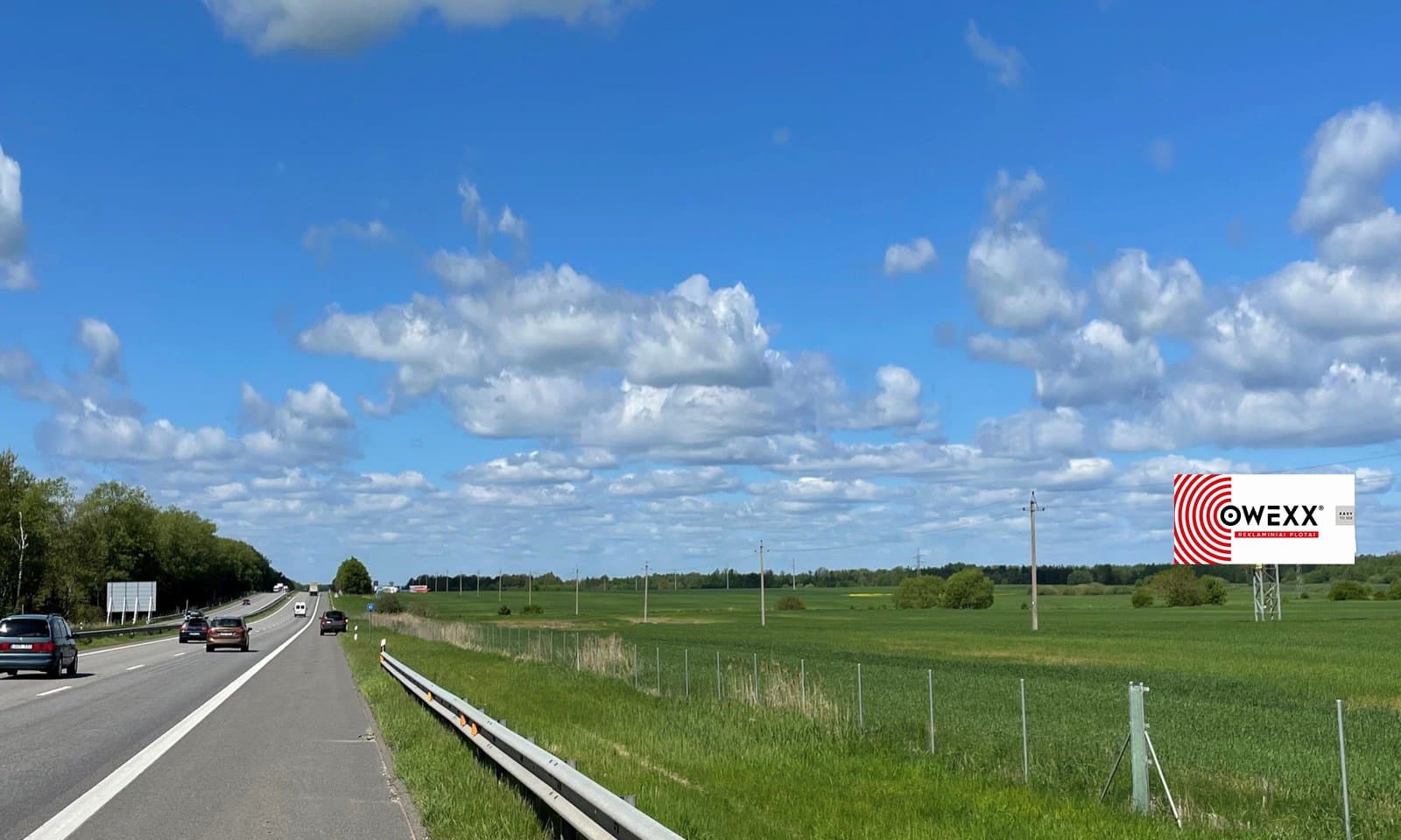 Snelwegbillboard op 65 km van Vilnius, nabij Baniškės (zijde A)