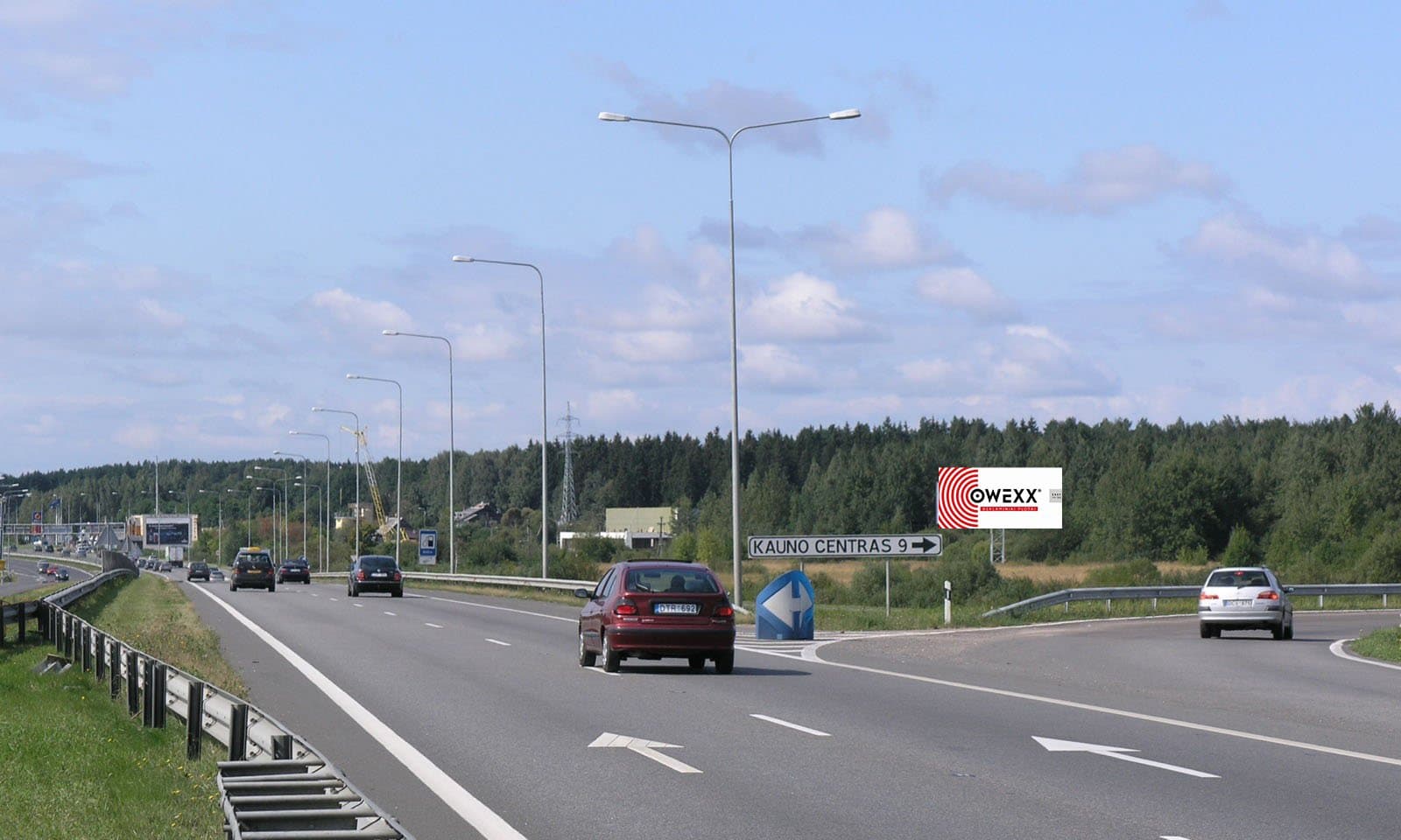 Reklamos stendas Prie Kauno, Islandijos pl., prie įvažiavimo iš magistralės A6 į A1, Kaunas (A pusė)