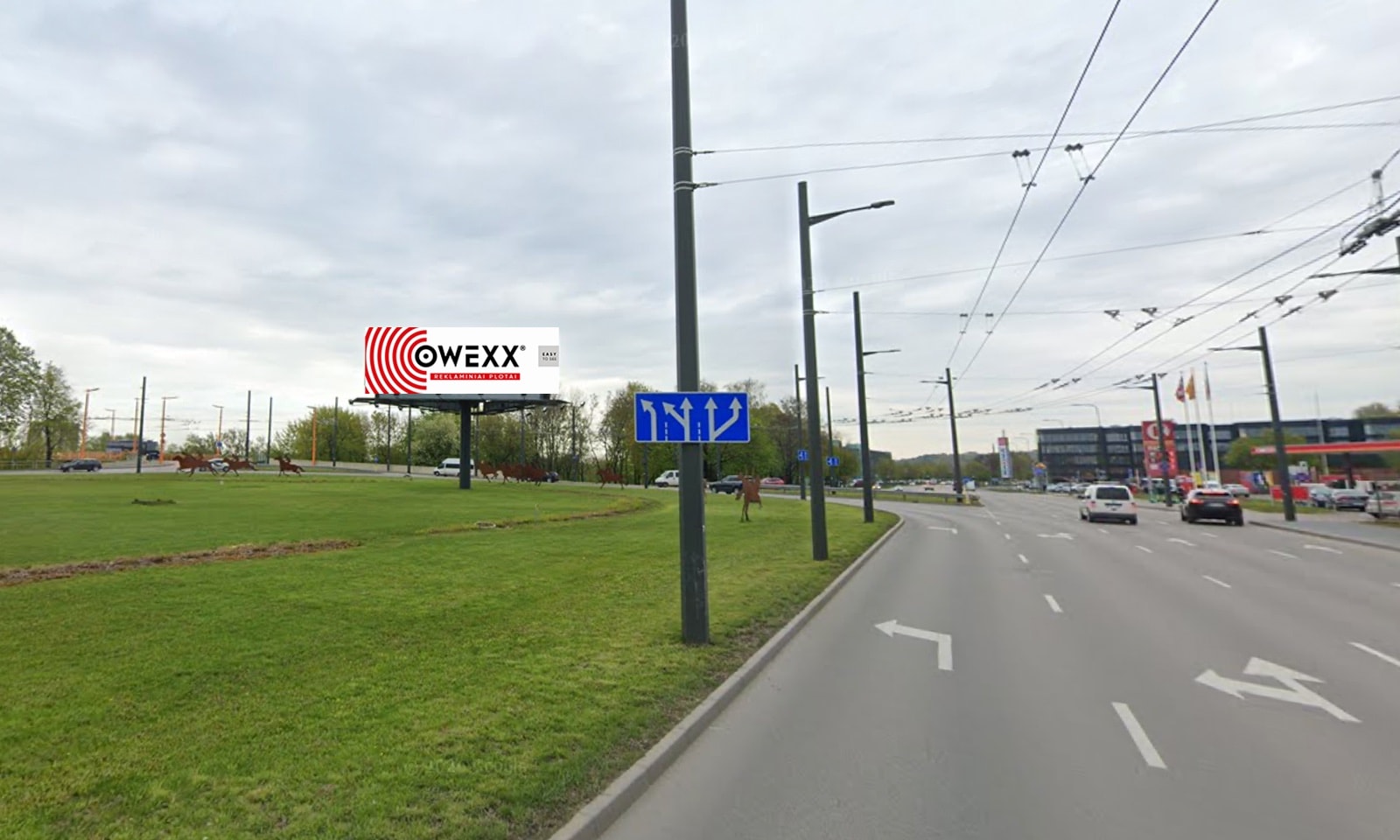 Reklamos stendas Jonavos ir Šauklių gatvių žiedas, nuo senamiesčio, Kaunas — Reklamos stendas Kaunas