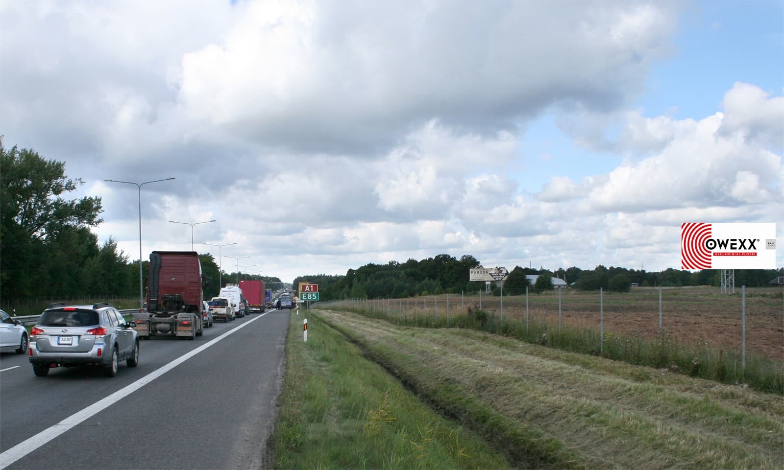 Reklamos stendas Vilnius - Kaunas - Klaipėda, 79 km nuo Vilniaus (dešinėje pusėje)