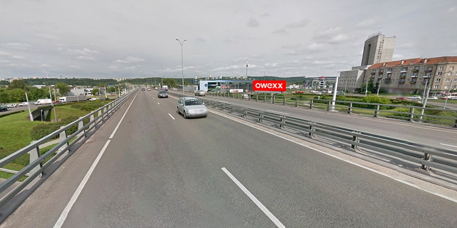 Werbestandort Savanorių, Kreisverkehr Laisvės und Geležinio Vilko, Savanorių pr. Richtung Stadtzentrum, Vilnius — Werbeständer Vilnius